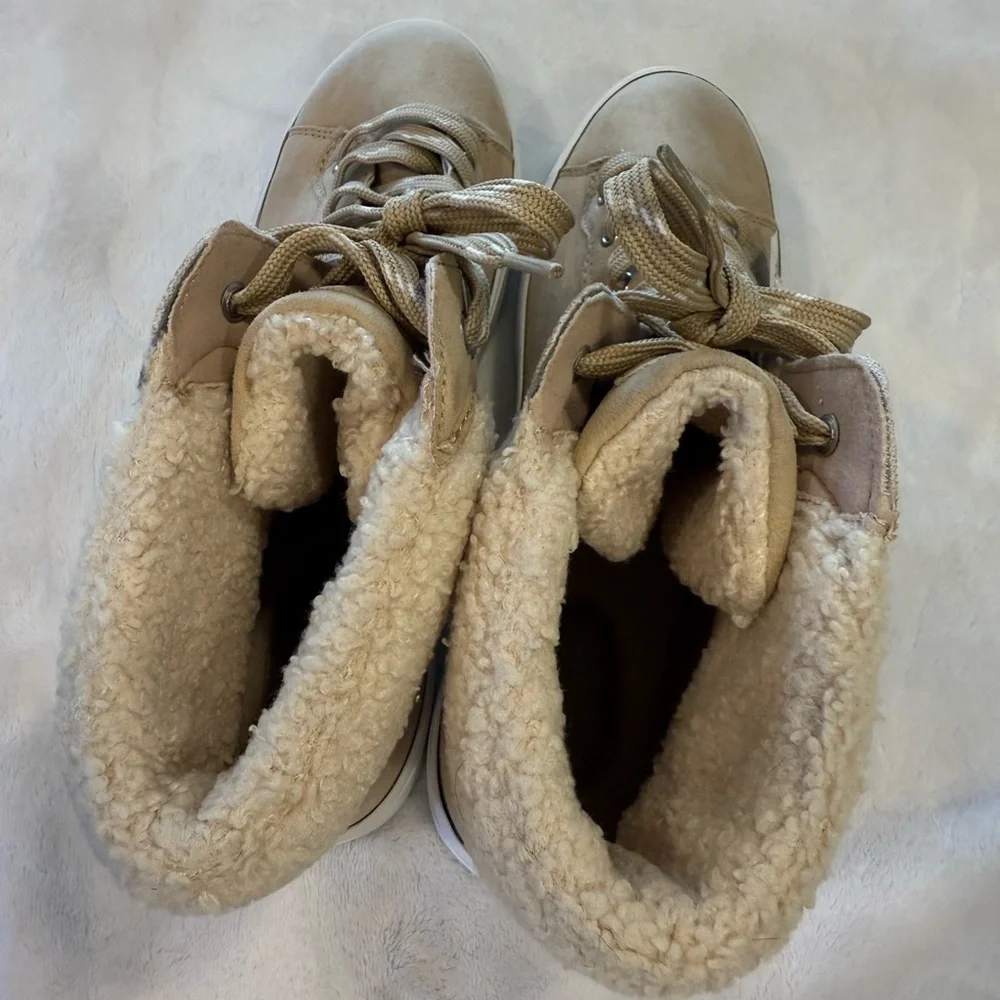Marc Fisher tan sneaker boots with a Faux Fur Lining lace up white sole SZ 11M